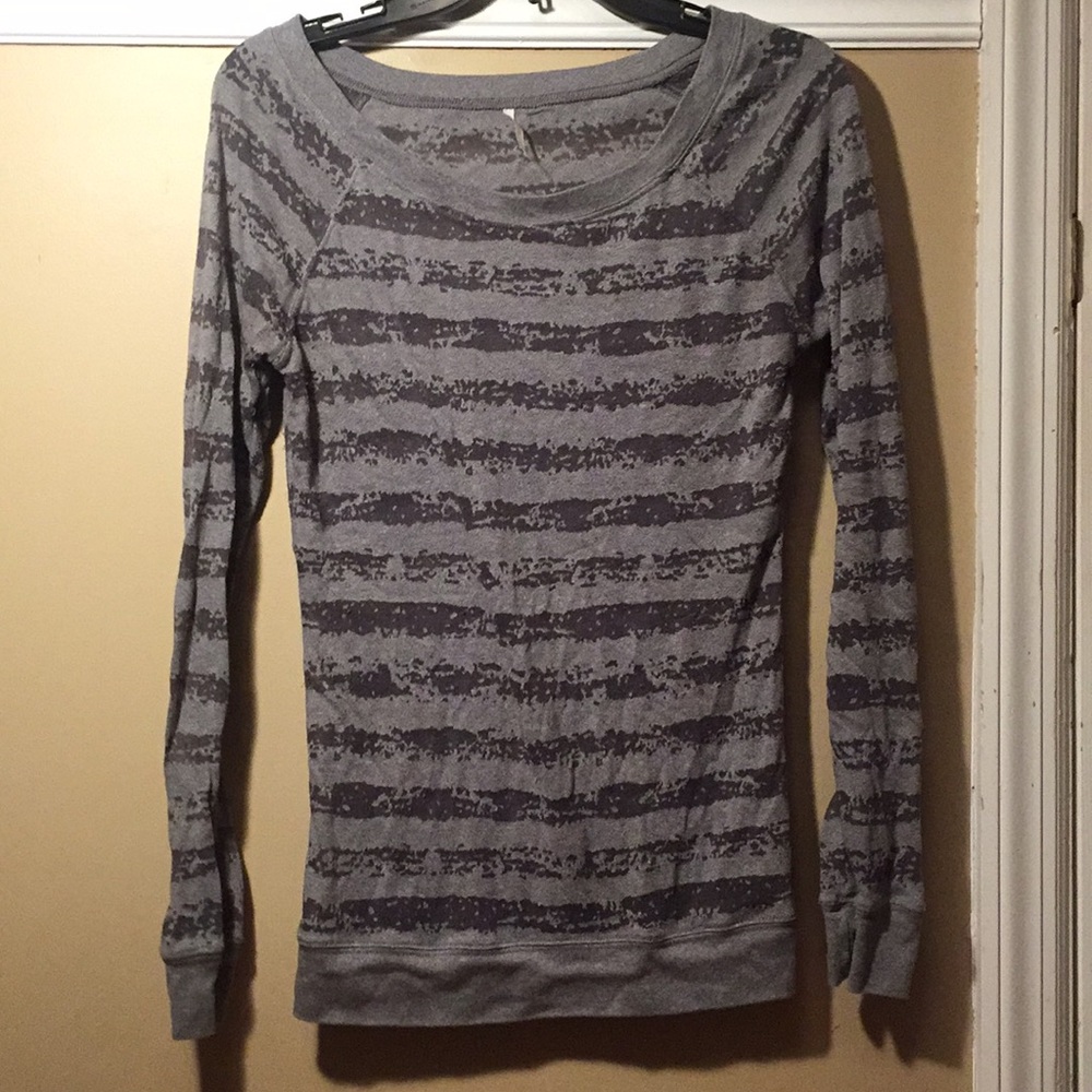 Gray long sleeve shirt